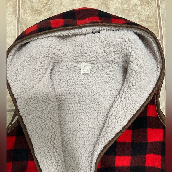 Buffalo Plaid Sherpa Vest - Picture 3 of 4